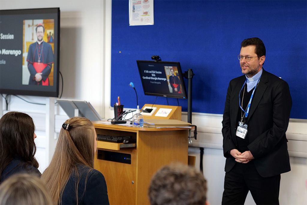 Photograph of cardinal Cardinal Giorgio Marengo giving a talk.