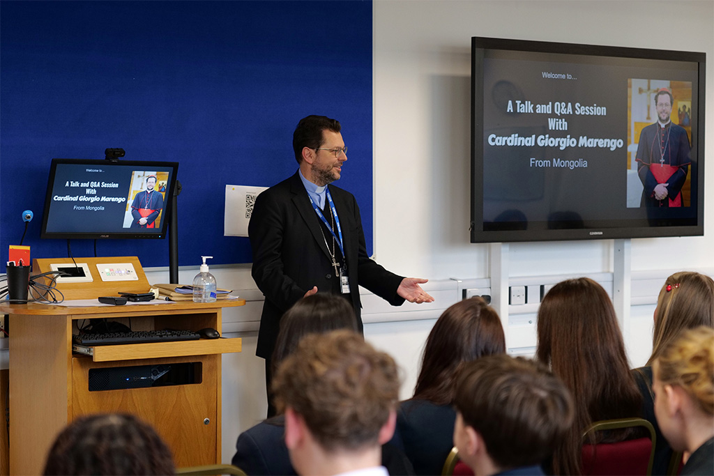 Photograph of cardinal Cardinal Giorgio Marengo answering questions from students.