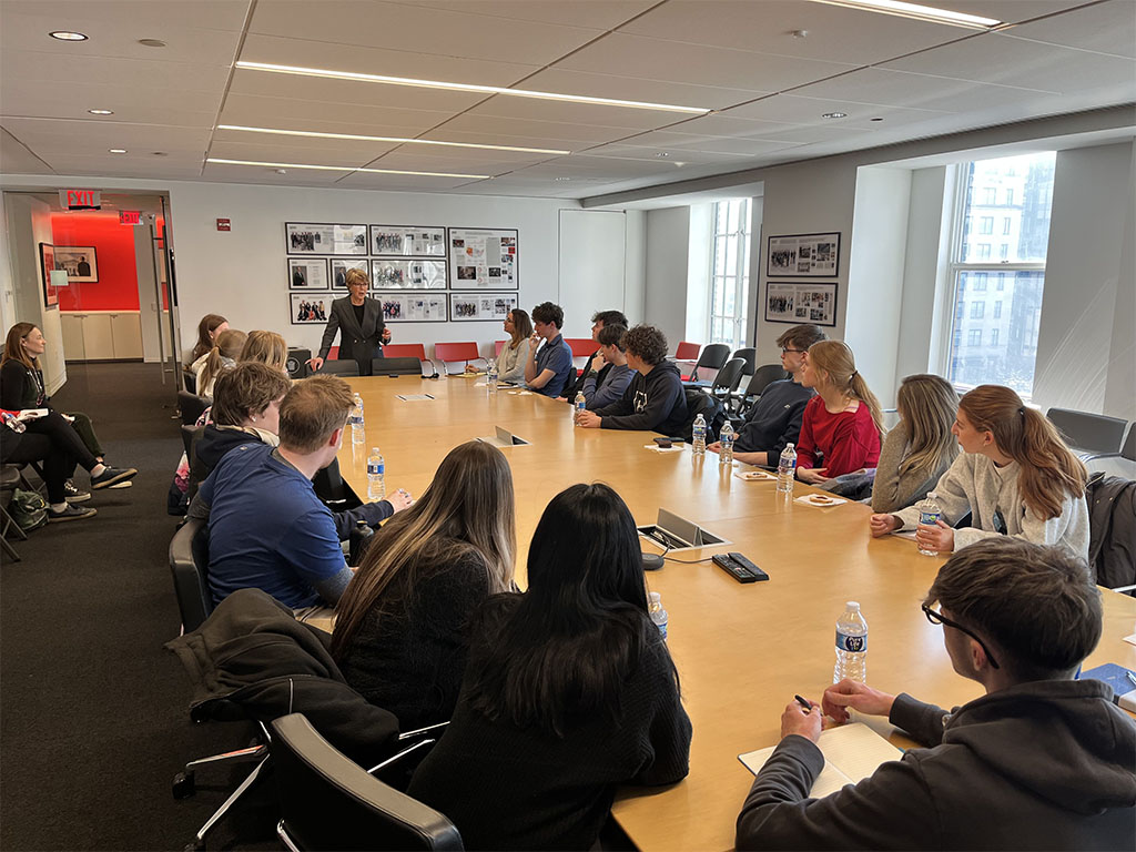Elisabeth Bumiller introduces students to the New York Times' Washington Bureau